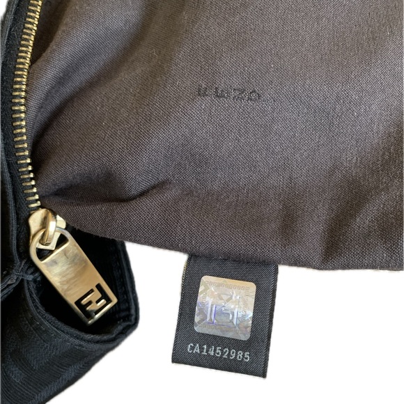 Fendi Zucca Shoulder Bag in excellent condition. - Picture 6 of 17